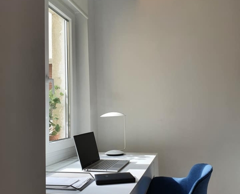 Espacios renovados con enfoque arquitectónico y diseño integral.