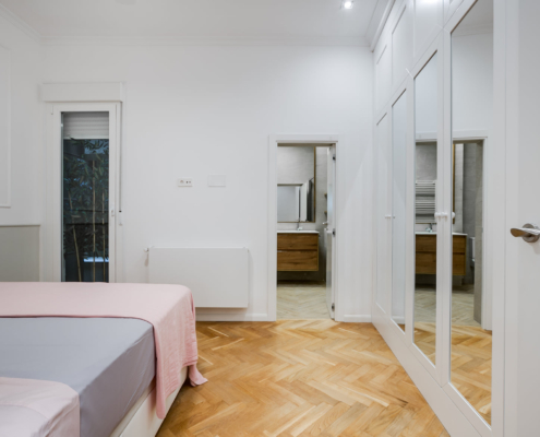 Reforma completa con diseño eficiente y estética cuidada.