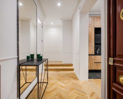 Reforma integral de vivienda con diseño arquitectónico personalizado.