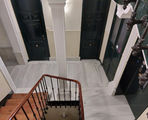 Rehabilitación de portal con diseño arquitectónico personalizado. Rehabilitación de portal con diseño arquitectónico personalizado.