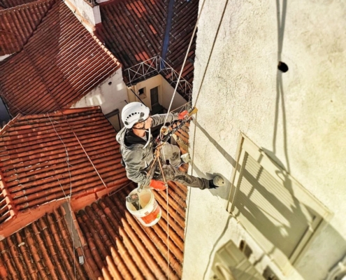 Fachadas rehabilitadas sin andamios con técnicas verticales. Fachadas rehabilitadas sin andamios con técnicas verticales.